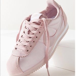 Vintage Nike Classic Cortez Nylon Sneaker pink 🔥